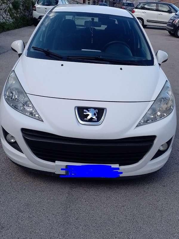 Usata Peugeot 207 Access 68 CV (50 kW) 2011 Berlina