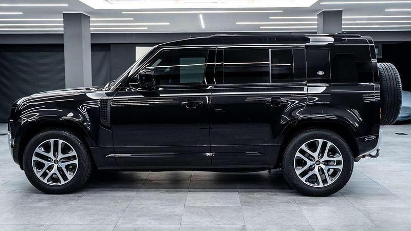 Käytetty Land Rover Defender 249 HP (183 kW) 2022 Musta Avoauto