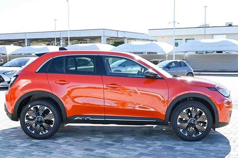 Nuova Fiat 600 La Prima 101 CV (74 kW) 2025 Blu SUV