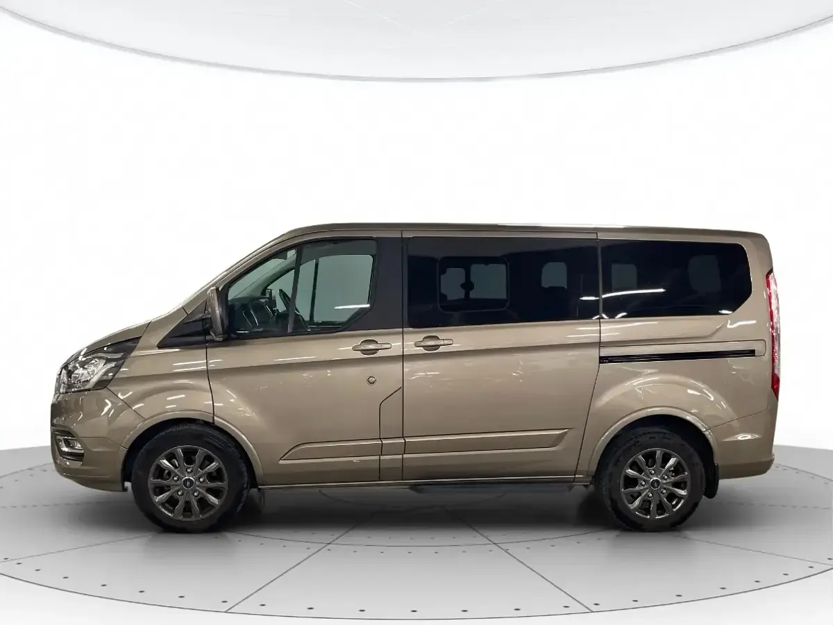 Usata Ford Tourneo Custom Titanium 170 CV (125 kW) 2023 Bronzo Furgone