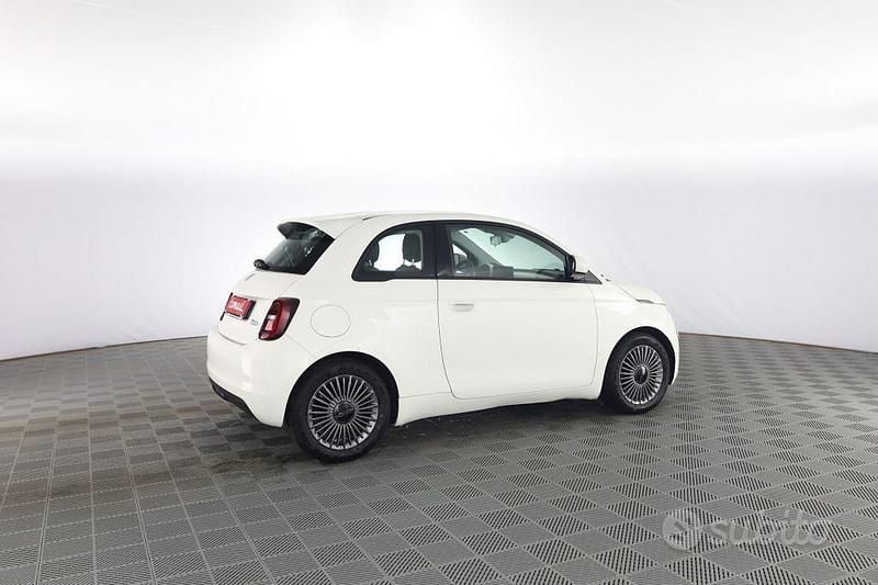Usata Fiat 500e Icon 85 kW (116 CV) 2022 Bianco Berlina