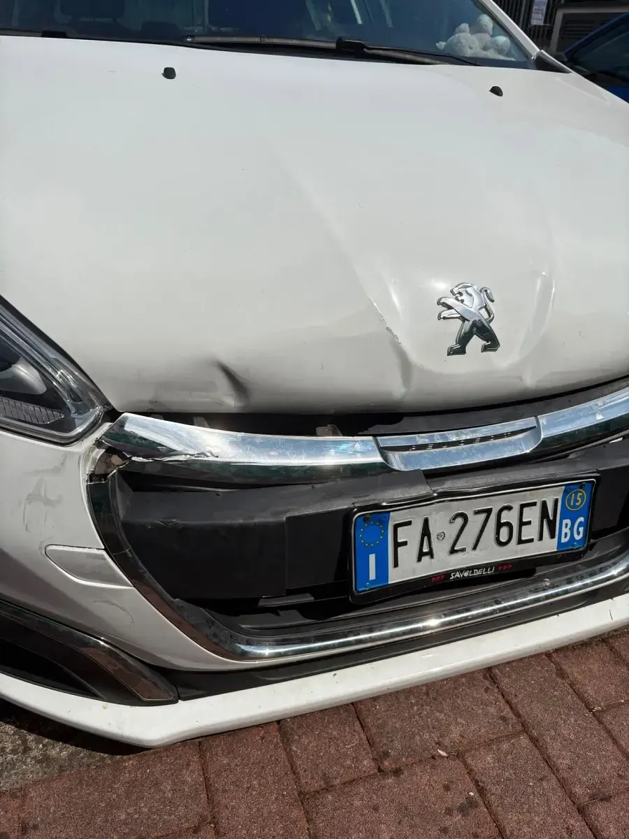 Usata Peugeot 208 81 CV (59 kW) 2015 Bianco Utilitaria