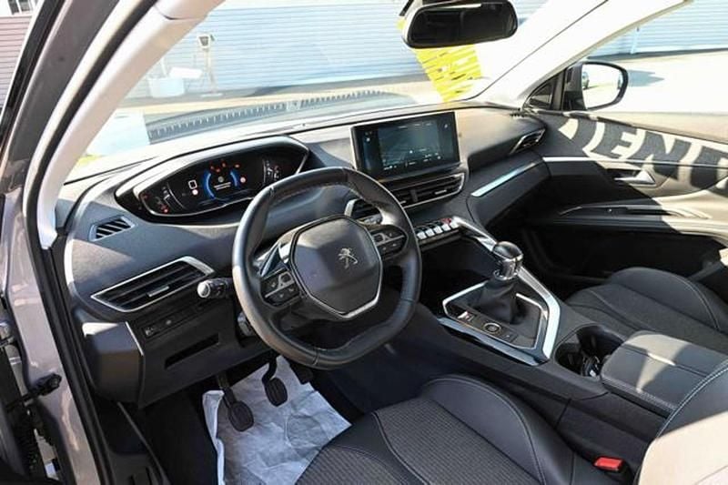 Usata Peugeot 3008 Allure 130 CV (95 kW) 2022 Argento SUV