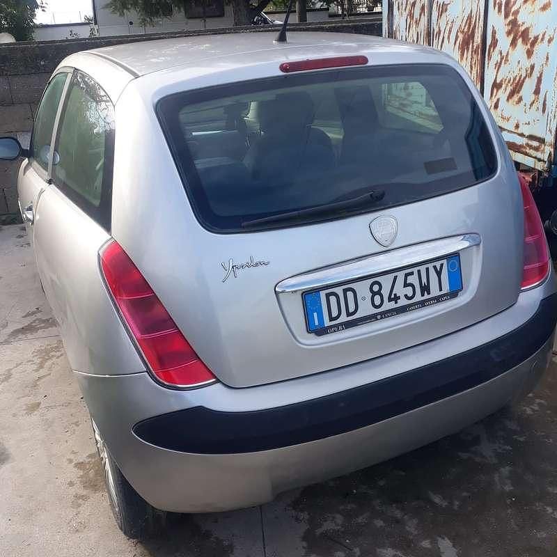 Usata Lancia Ypsilon 60 CV (44 kW) 2006 Argento Utilitaria