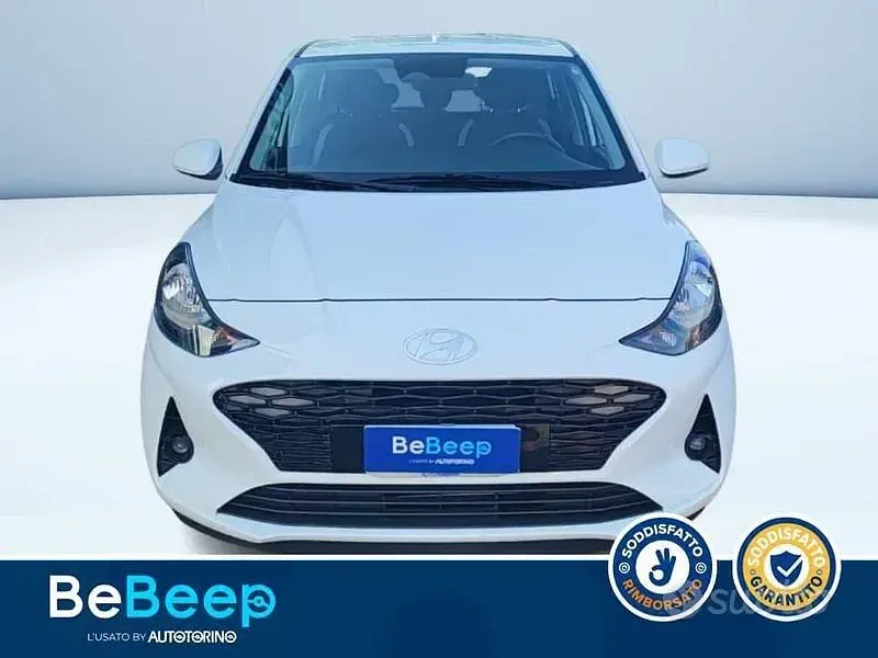 Usata Hyundai i10 67 CV (49 kW) 2023 Bianco pastello Utilitaria