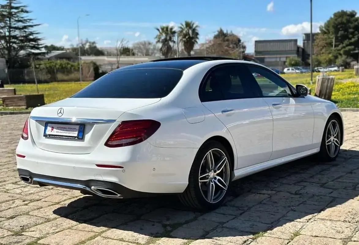 Usata Mercedes E220 AMG Line Premium Plus 194 CV (142 kW) 2017 Berlina