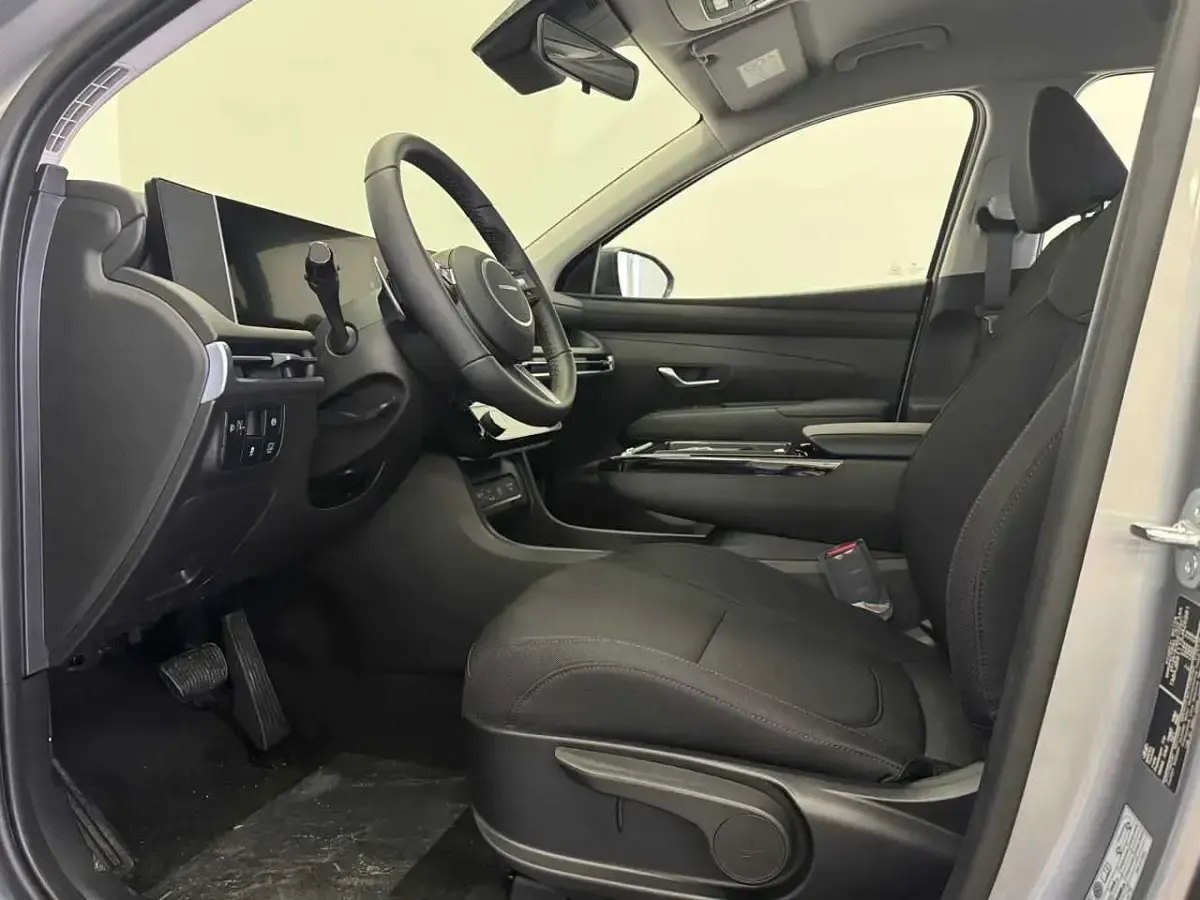 Nuova Hyundai Tucson 179 CV (131 kW) 2026 Shimmering silver SUV