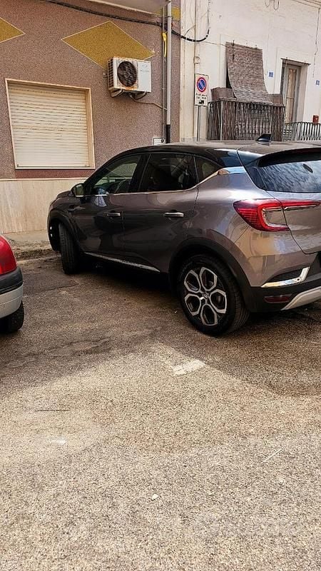 Grigio Usata 2023 Renault Captur SUV | 19.000 € (Buon prezzo) - Immagine 1/2