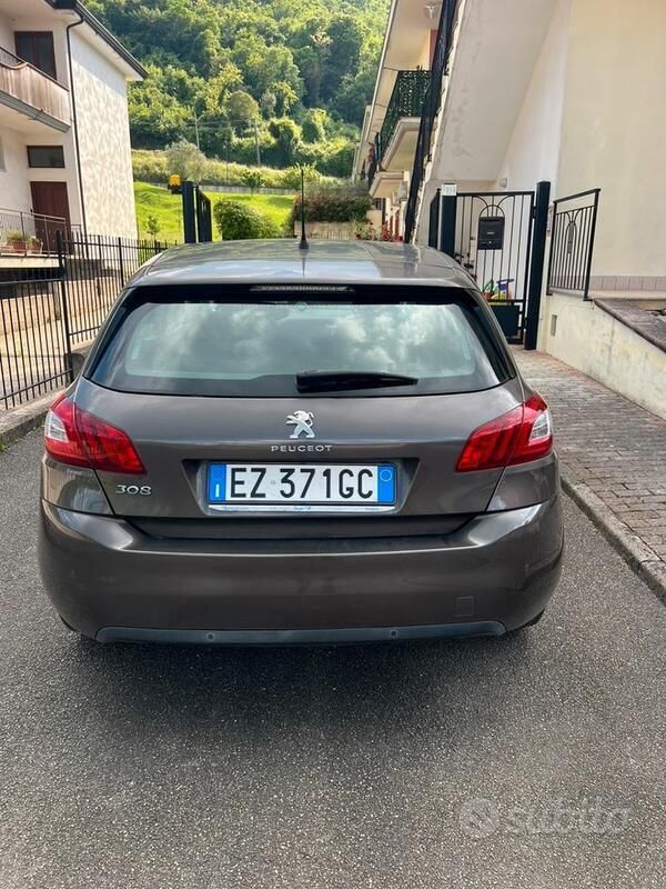 Usata Peugeot 308 116 CV (85 kW) 2015 Marrone Berlina