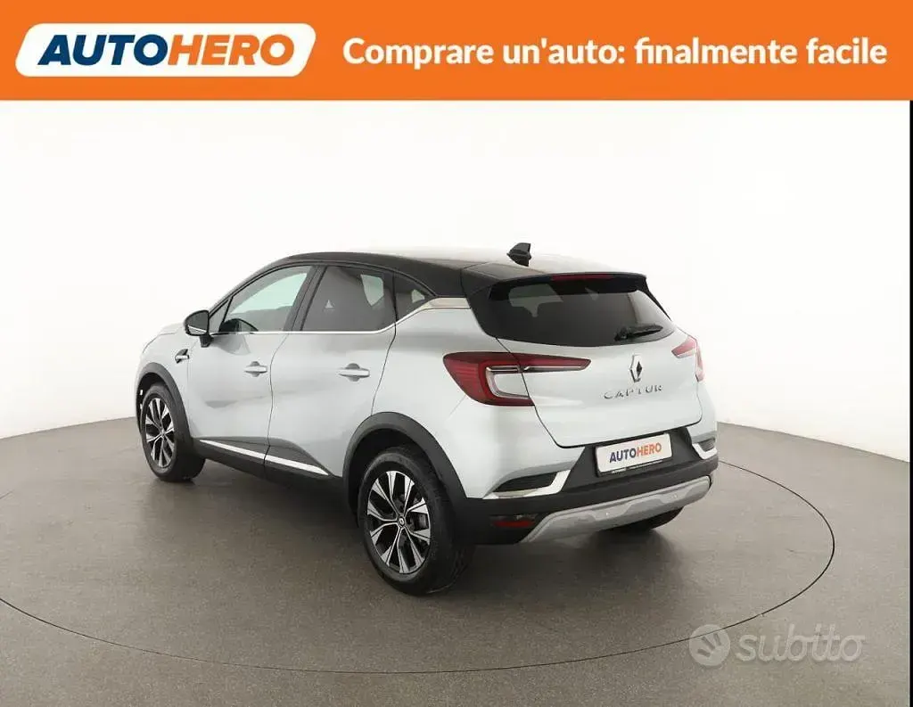 Usata Renault Captur 140 CV (102 kW) 2023 Grigio SUV