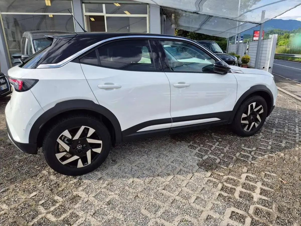 Usata Opel Mokka Elegance 131 CV (96 kW) 2021 Tetto nero SUV