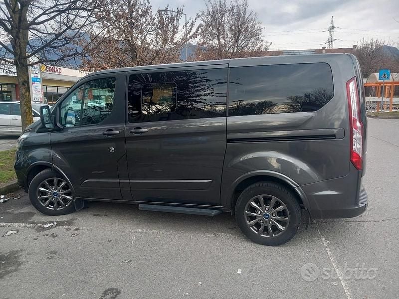 Usata Ford Tourneo Custom 218 CV (160 kW) 2023 Grigio Furgone