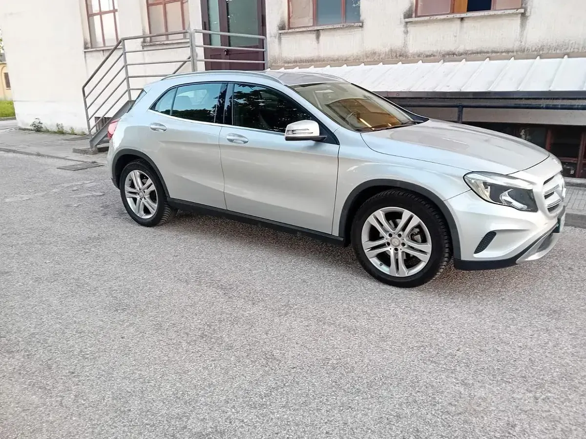 Usata Mercedes GLA200 136 CV (100 kW) 2014 Grigio SUV