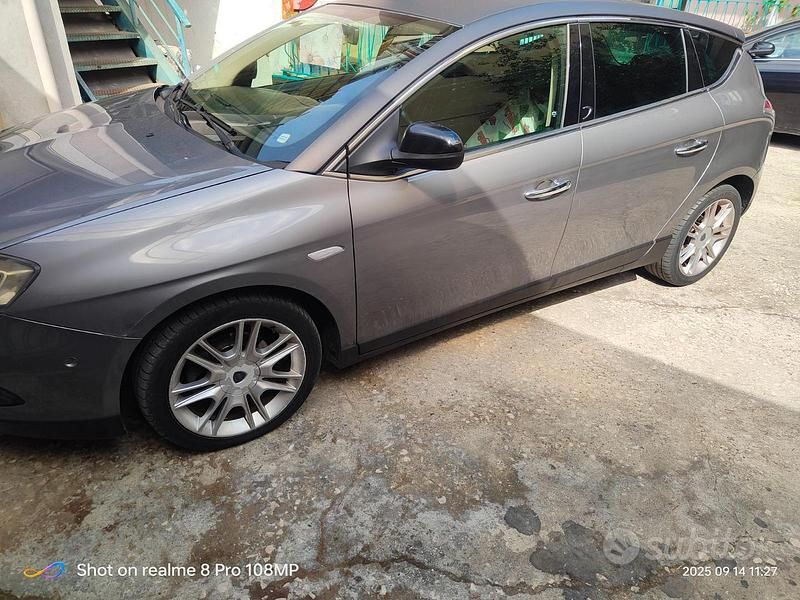 Usata Lancia Delta 120 CV (88 kW) 2010 Grigio Utilitaria