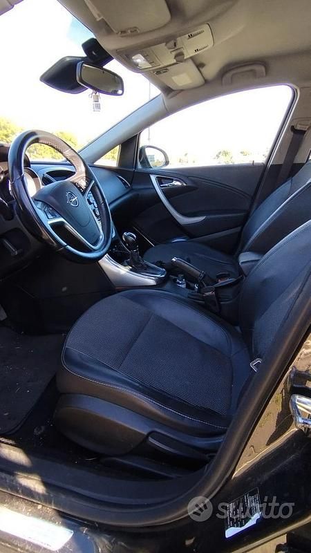 Usata Opel Astra 82 CV (60 kW) 2011 Nero Station wagon