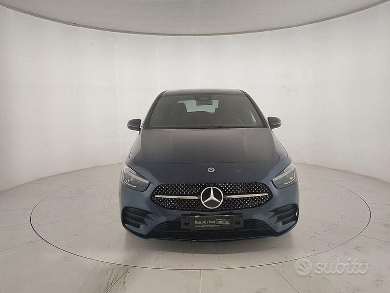 Usata Mercedes B250e AMG line 163 CV (119 kW) 2024 Blu Monovolume