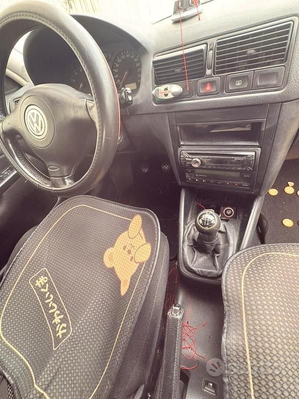 Grigio Usata 2000 VW Polo Tre volumi | 1000 € (Ottimo prezzo) - Immagine 1/4