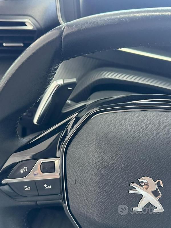 Usata Peugeot 2008 Allure 131 CV (96 kW) 2022 Grigio SUV