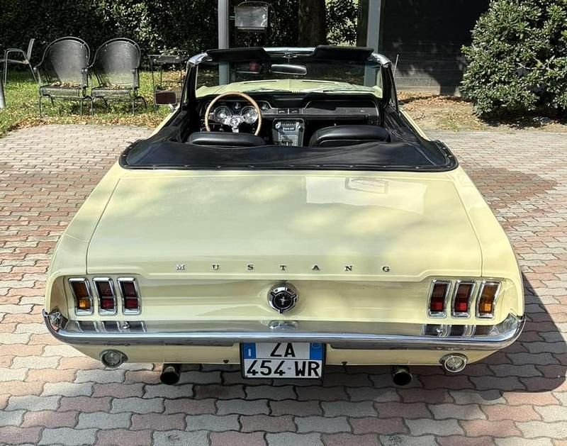 Usata Ford V8 224 CV (164 kW) 1967 Bianco Cabrio