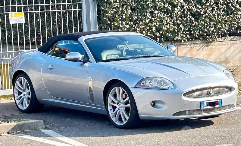 Usata Jaguar XK 258 CV (189 kW) 2009 Grigio Cabrio
