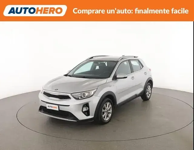 Usata Kia Stonic Style 110 CV (80 kW) 2018 Argento SUV