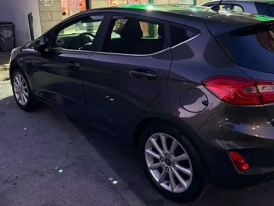 Usata Ford Fiesta 75 CV (55 kW) 2018 Grigio Utilitaria