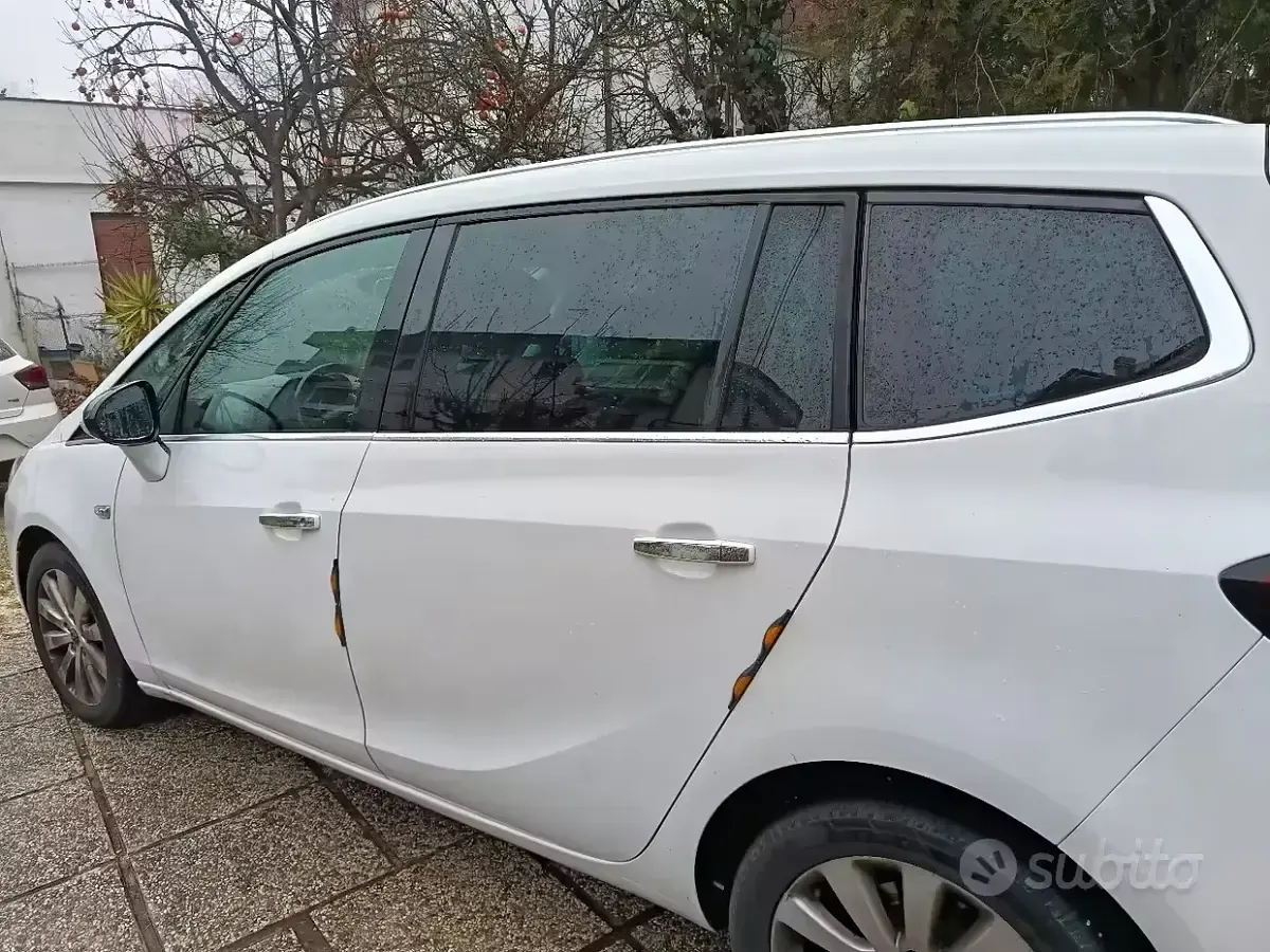 Usata Opel Zafira 101 CV (74 kW) 2012 Bianco Monovolume