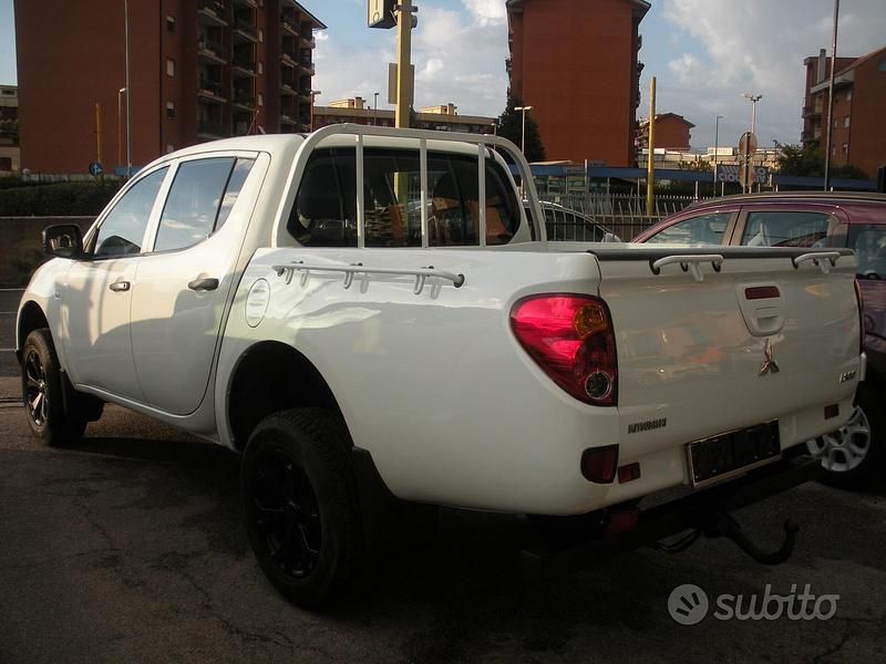 Usata Mitsubishi L200 Invite 136 CV (100 kW) 2014 Bianco Pick-up