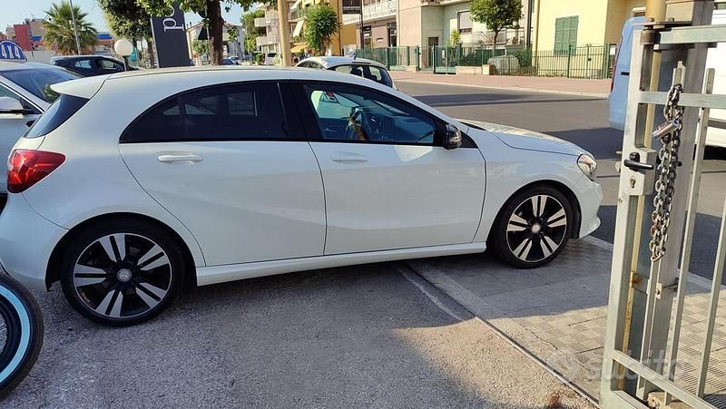 Begagnad Mercedes A200 Premium 136 HK (100 kW) 2016 Vit Sedan