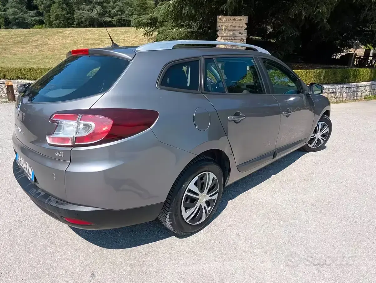 Usata Renault Mégane GrandTour 90 CV (66 kW) 2010 Grigio Station wagon