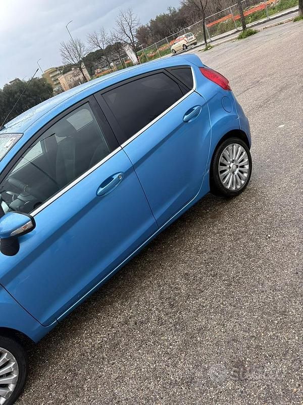 Usata Ford Fiesta 68 CV (50 kW) 2009 Blu Utilitaria