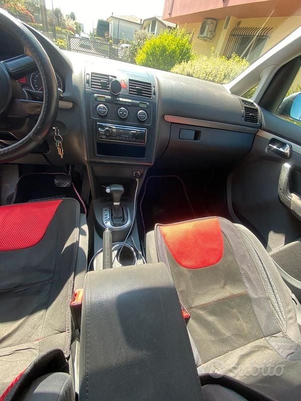 Begagnad VW Touran 105 HK (77 kW) 2006 Grå Minibuss