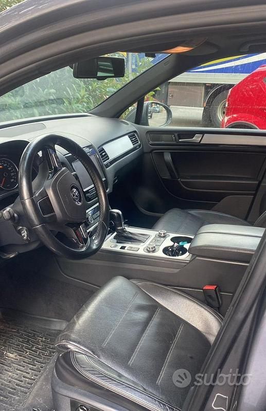 Usata VW Touareg 245 CV (180 kW) 2012 Grigio SUV