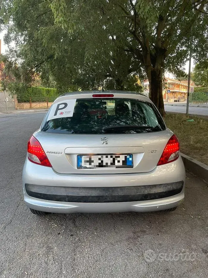 Usata Peugeot 207 73 CV (53 kW) 2011 Grigio Utilitaria