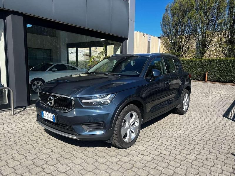 Usata Volvo XC40 Momentum 197 CV (144 kW) 2022 Blu/azzurro SUV