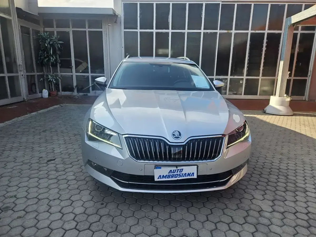 Usata Skoda Superb Ambition 120 CV (88 kW) 2019 Argento Station wagon