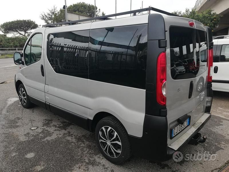 Usata Renault Trafic 100 CV (73 kW) 2003 Grigio Monovolume