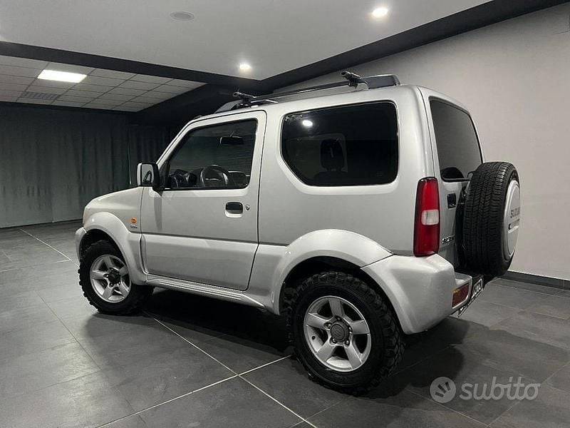 Usata Suzuki Jimny 86 CV (63 kW) 2009 Grigio SUV