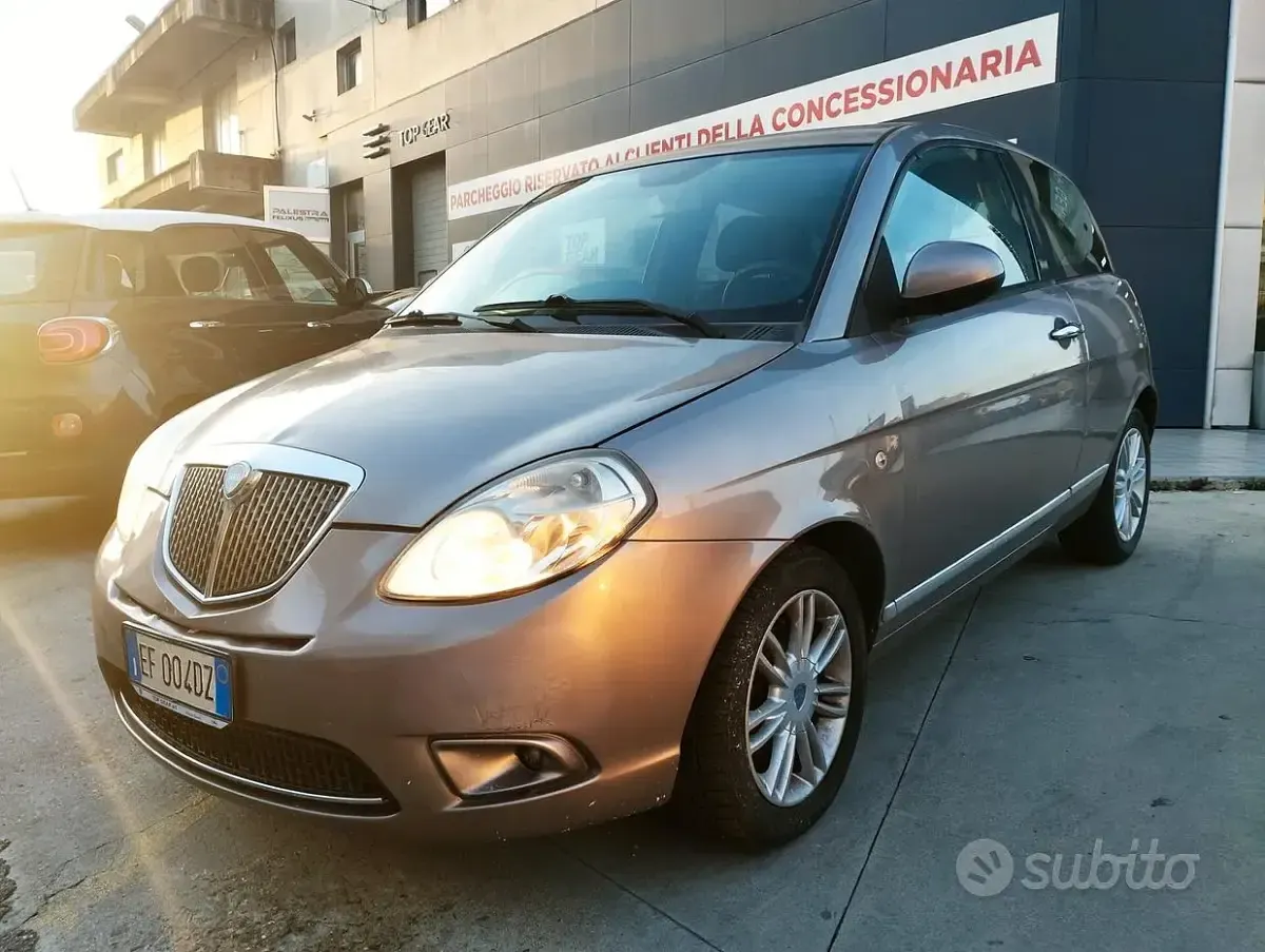 Usata Lancia Ypsilon 69 CV (50 kW) 2010 Giallo Utilitaria