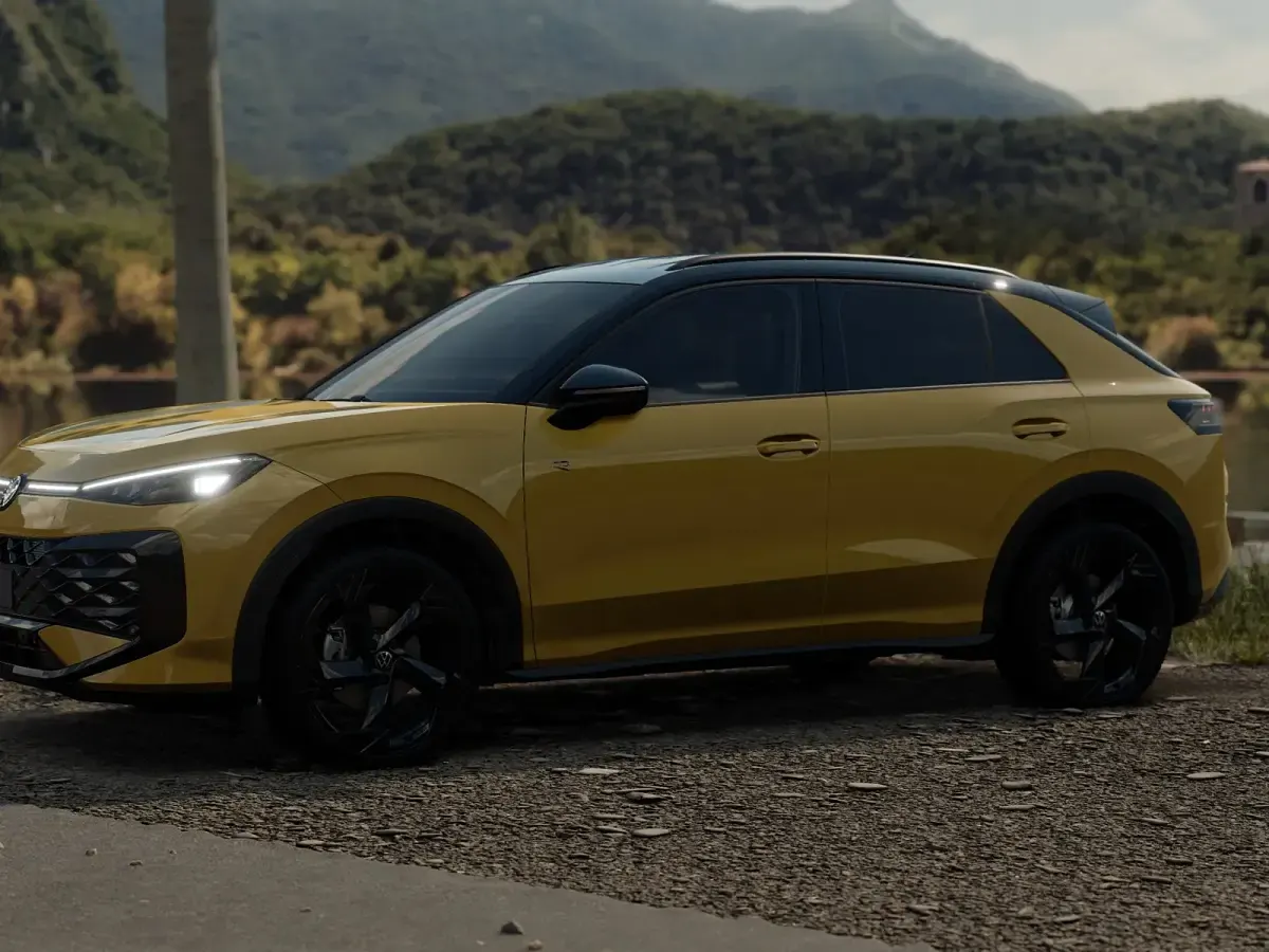Nuova VW T-Roc R-line 150 CV (110 kW) 2026 Canary yellow nero SUV