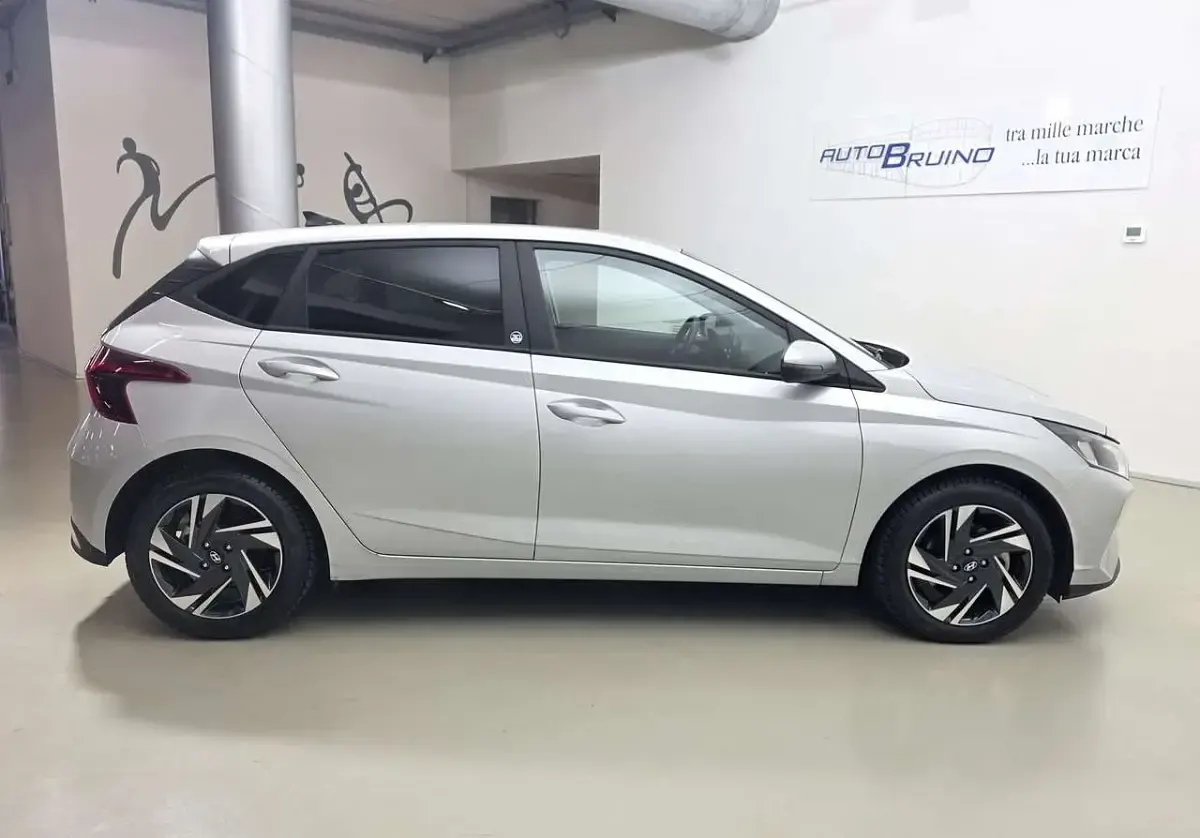 Usata Hyundai i20 101 CV (74 kW) 2021 Argento Utilitaria