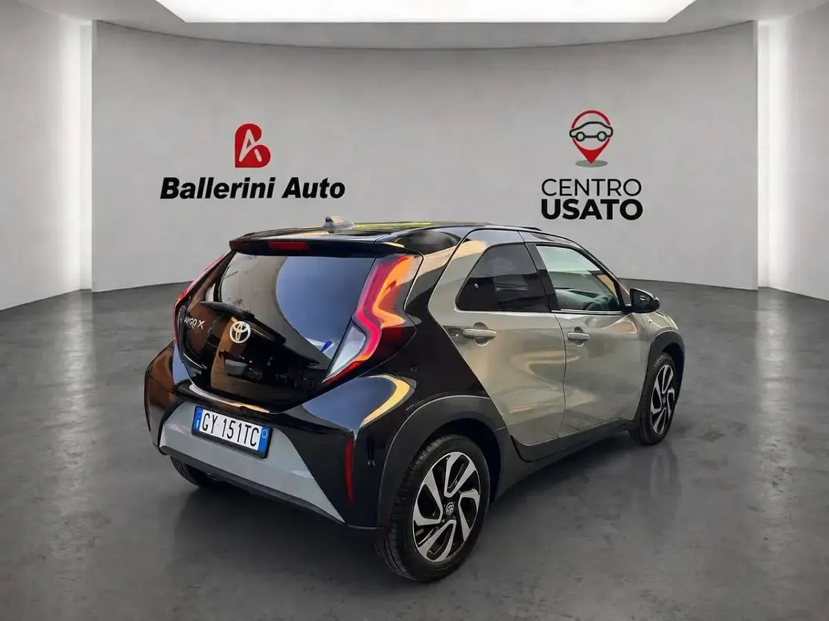 Usata Toyota Aygo X Trend 72 CV (52 kW) 2025 Grigio SUV