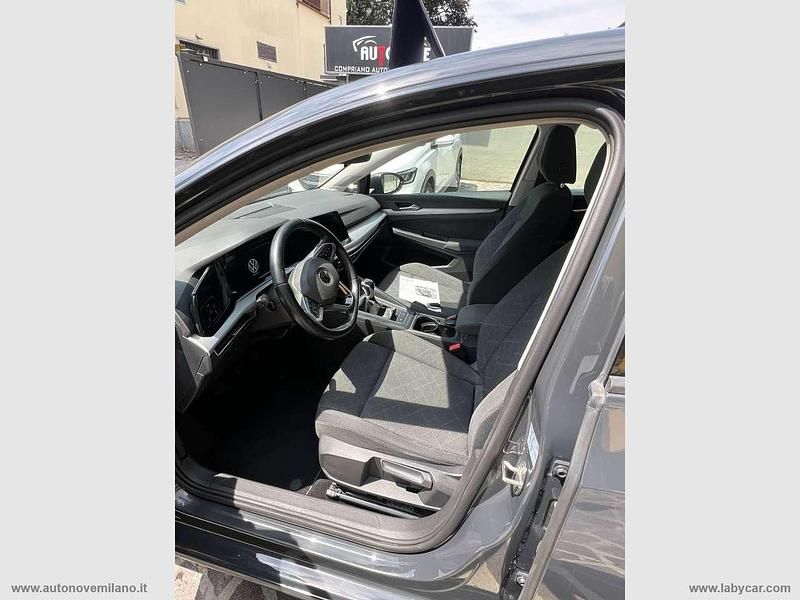 Usata VW Golf VIII Life 110 CV (80 kW) 2020 Grigio Berlina