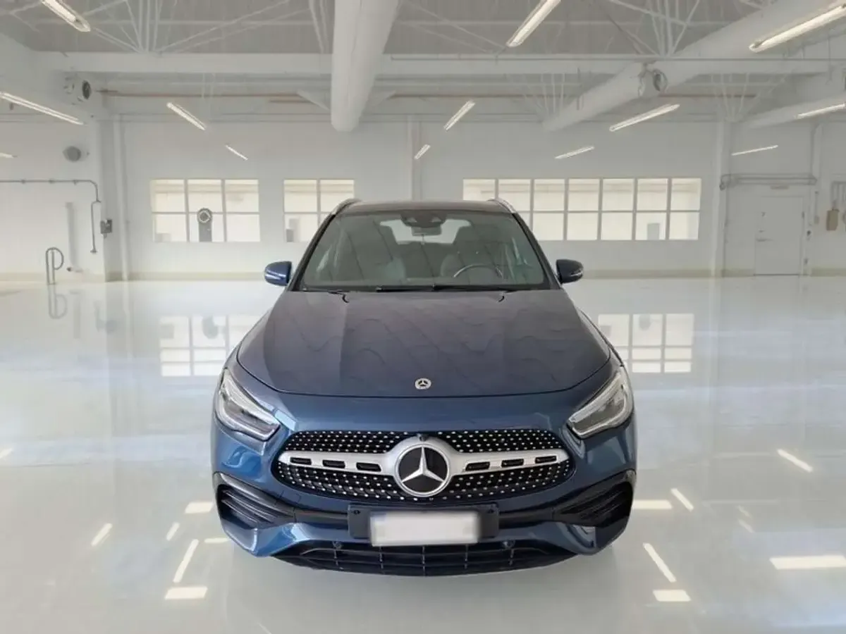Usata Mercedes GLA200 Premium 150 CV (110 kW) 2021 Blu SUV