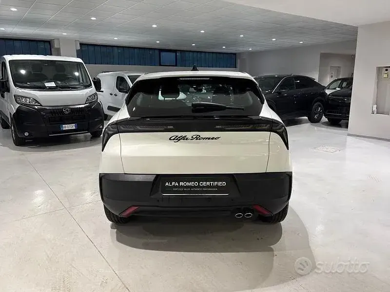 Usata Alfa Romeo Junior 136 CV (100 kW) 2024 Bianco SUV
