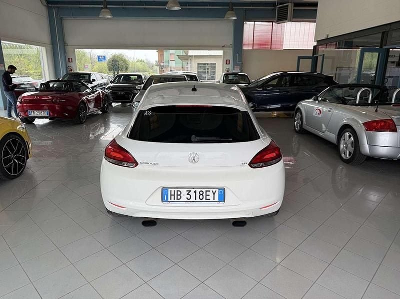 Begagnad VW Scirocco 122 HK (89 kW) 2011 Vit Sportkupé