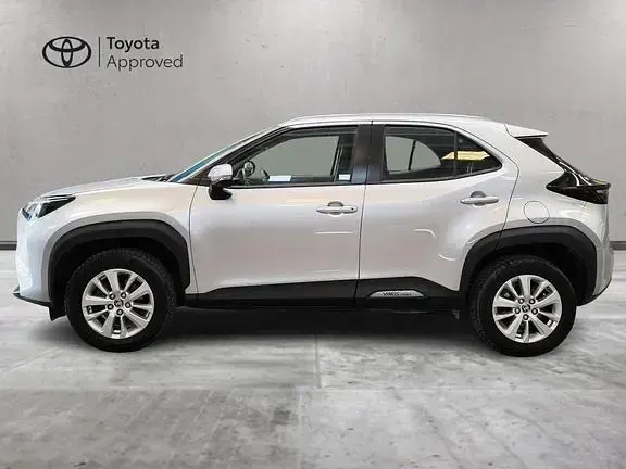 Usata Toyota Yaris Cross Active 116 CV (85 kW) 2022 Grigio SUV