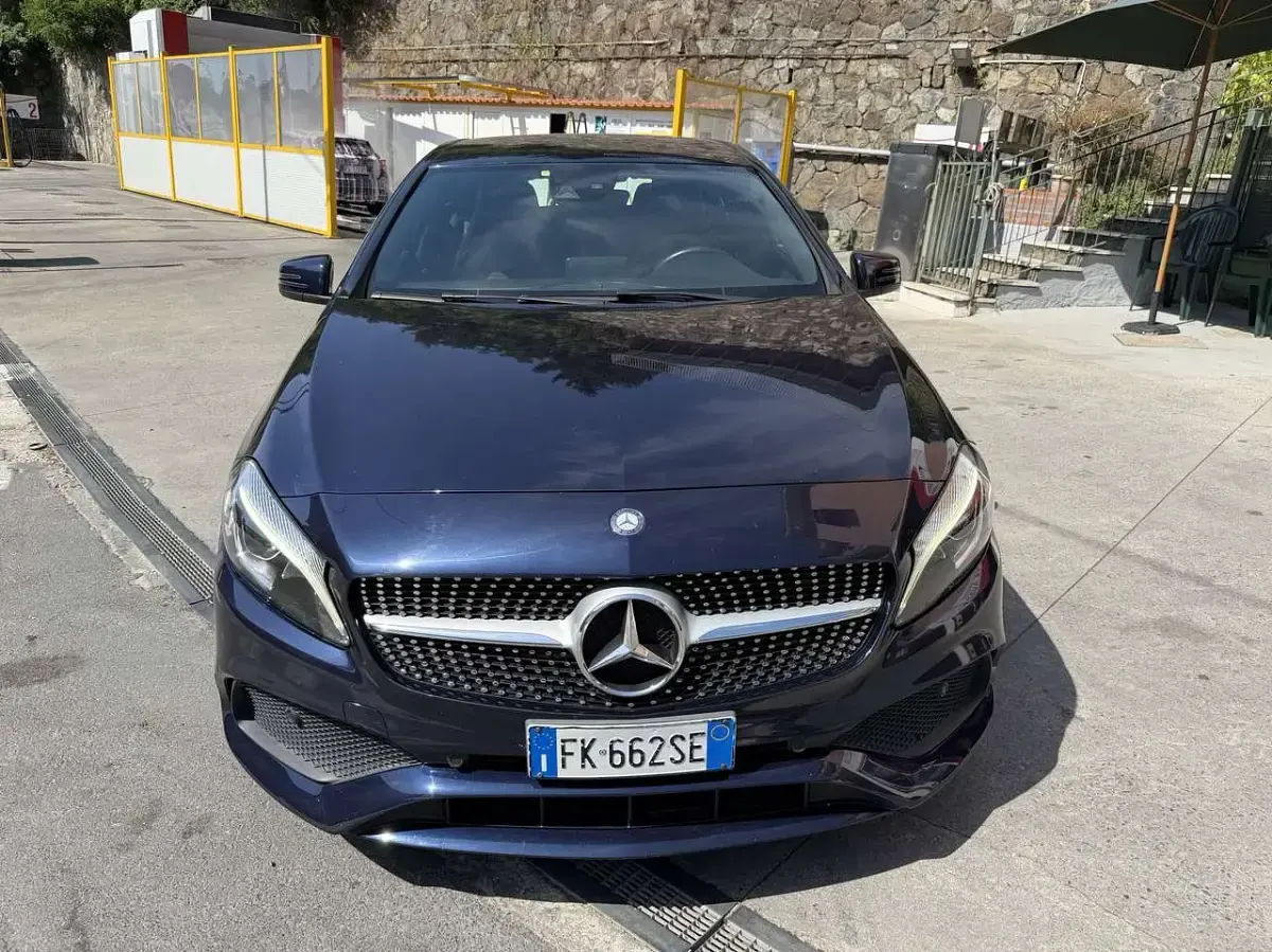 Usata Mercedes A200 Premium 136 CV (100 kW) 2017 Blu/azzurro Utilitaria