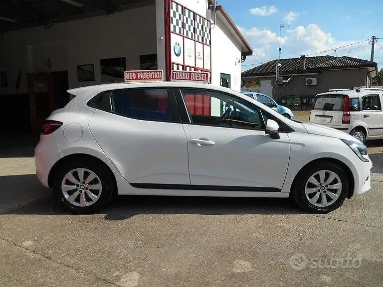 Usata Renault Clio V Business 86 CV (63 kW) 2021 Bianco Berlina