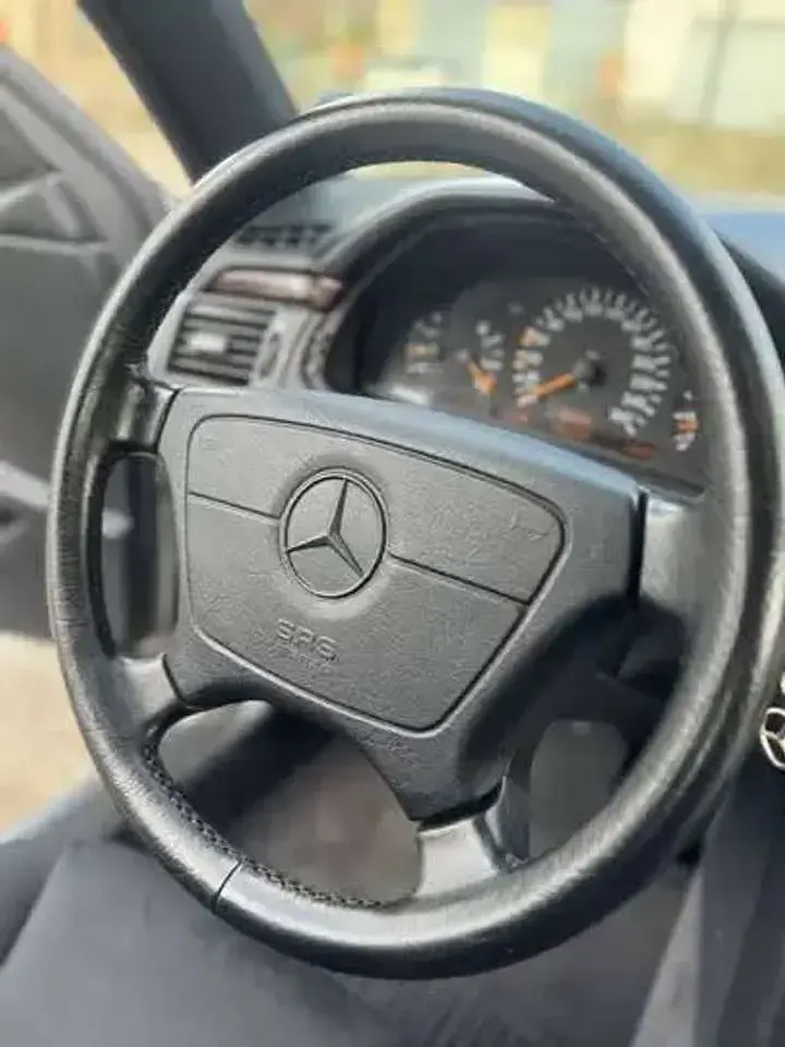 Usata Mercedes E250 150 CV (110 kW) 1998 Blu/azzurro Berlina